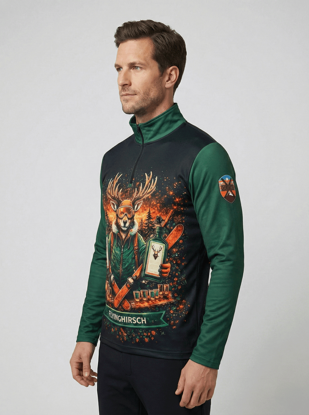 Zijaanzicht van de Gutski après-ski trui voor heren, met zicht op de sportieve pasvorm, de groene mouwen en het opgestikte Gutski schild-logo op de linkermouw.