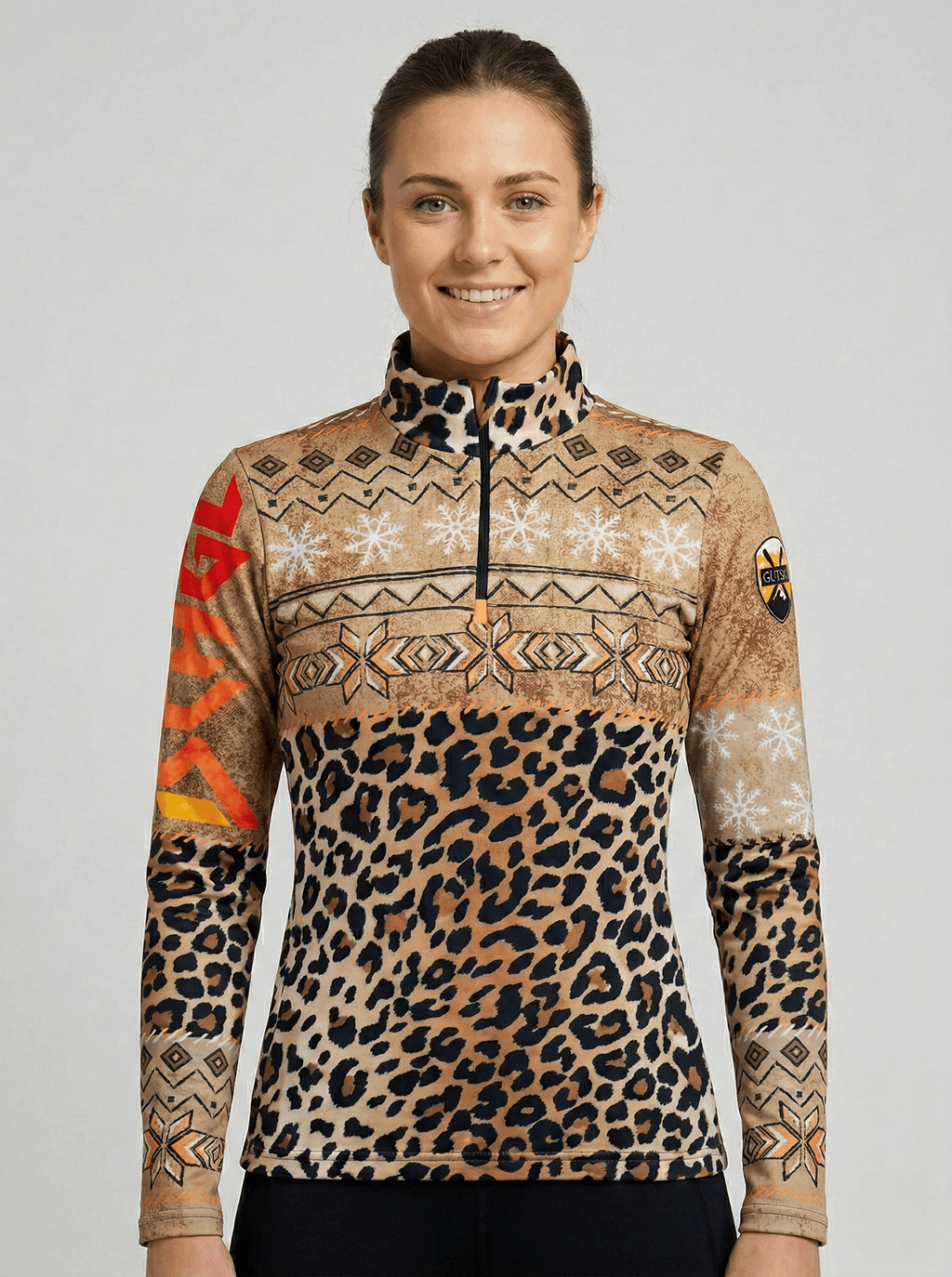 Voorkant Gutski dames skipully met panterprint, sneeuwvlokken en kwart rits