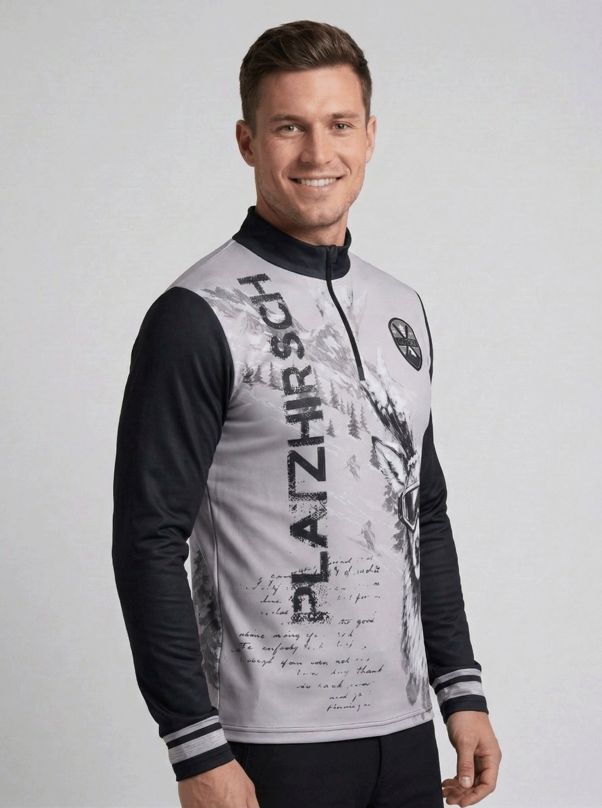 Zijaanzicht van de Gutski Platzhirsch Grey, tonend de atletische pasvorm en het Gutski logo op de borst.